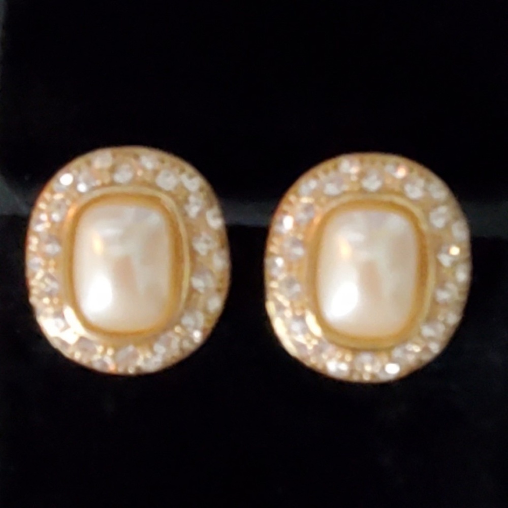 VINTAGE EARRINGS / CLIP ON - Picture 2 of 2
